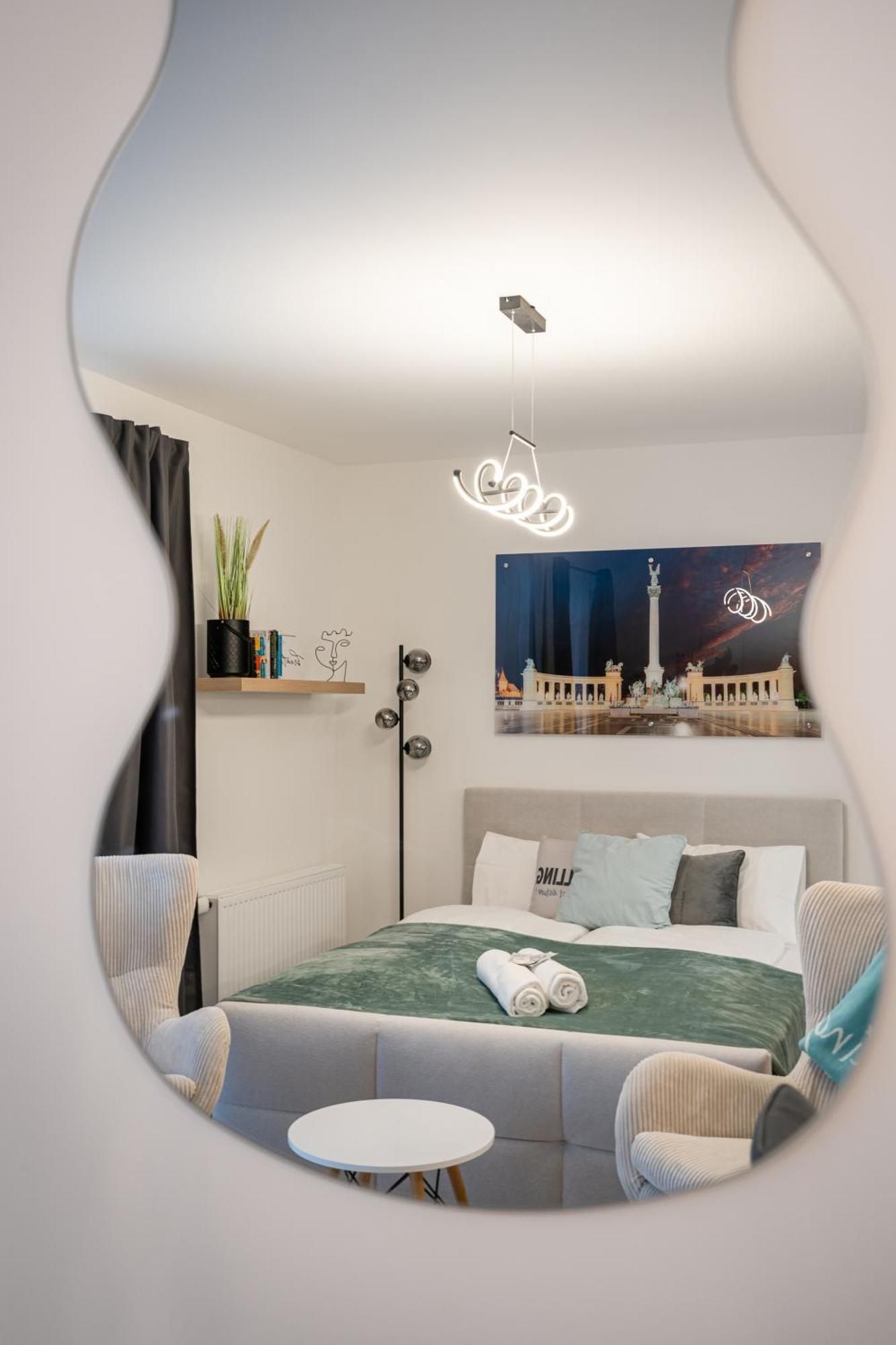 Heroes Square Apartment *